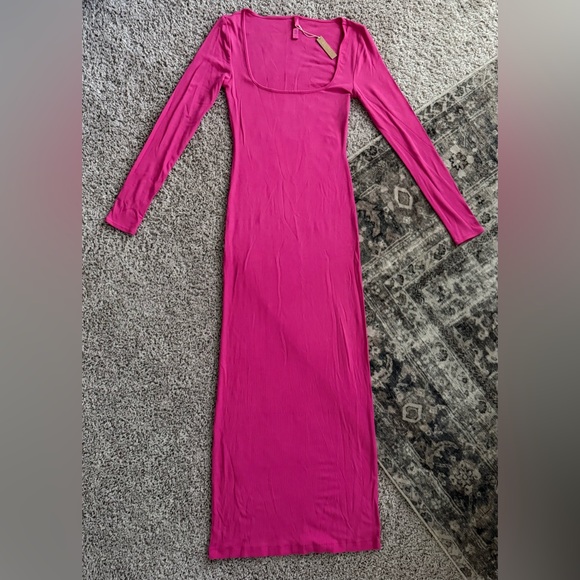 🩷NWT Skims Soft Lounge Long Sleeve Dress in Hot Pink Sz M - Picture 4 of 5